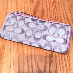 Coach poppy wristlet wallet.